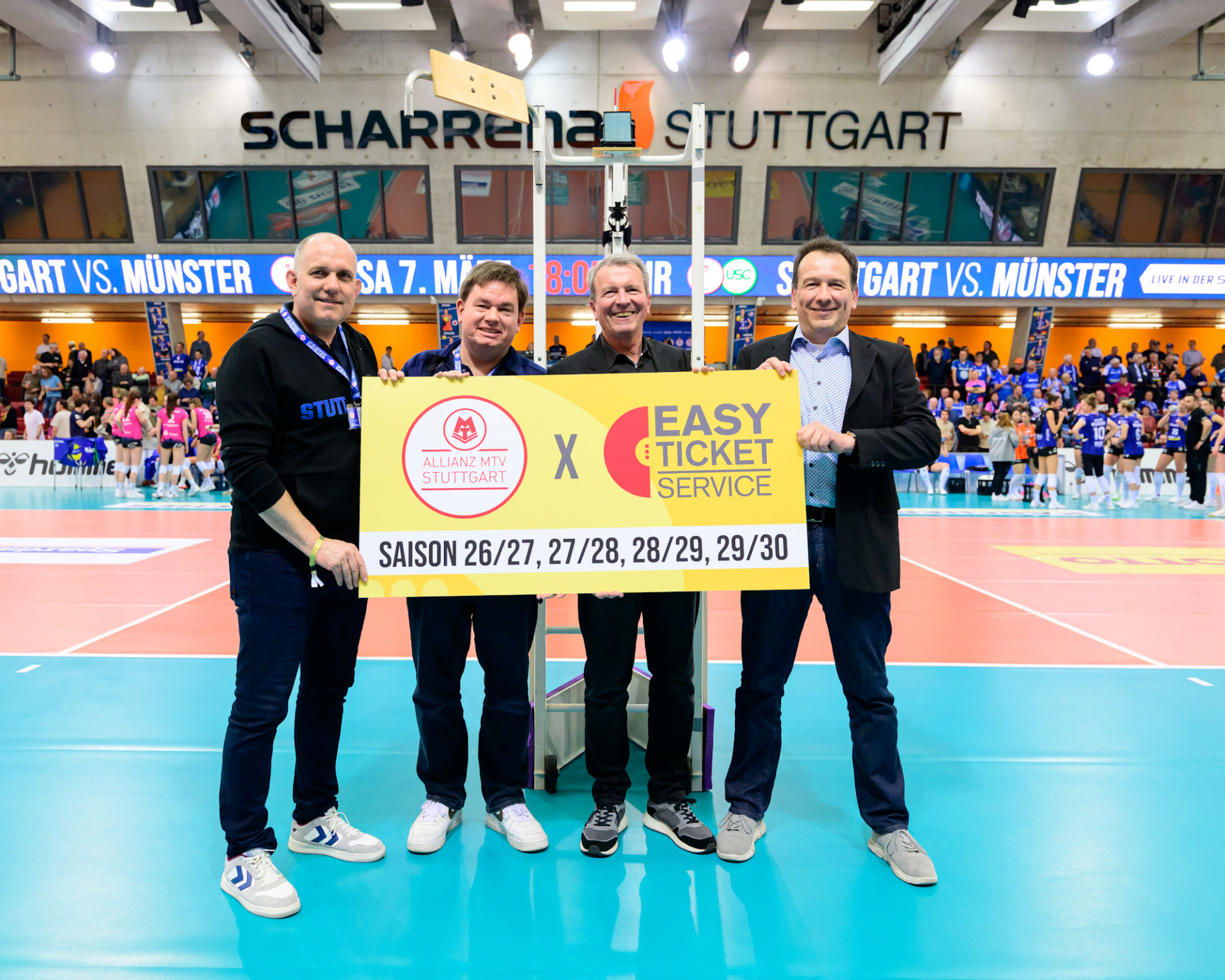 v.l. Aurel Irion, Geschäftsführer Allianz MTV Stuttgart, Markus O. Robold, Leiter Ticketing Allianz MTV Stuttgart, Andreas Kroll, Geschäftsführer in.Stuttgart, Markus Frey, Abteilungsleiter Easy Ticket Service. Foto: Jens Körner